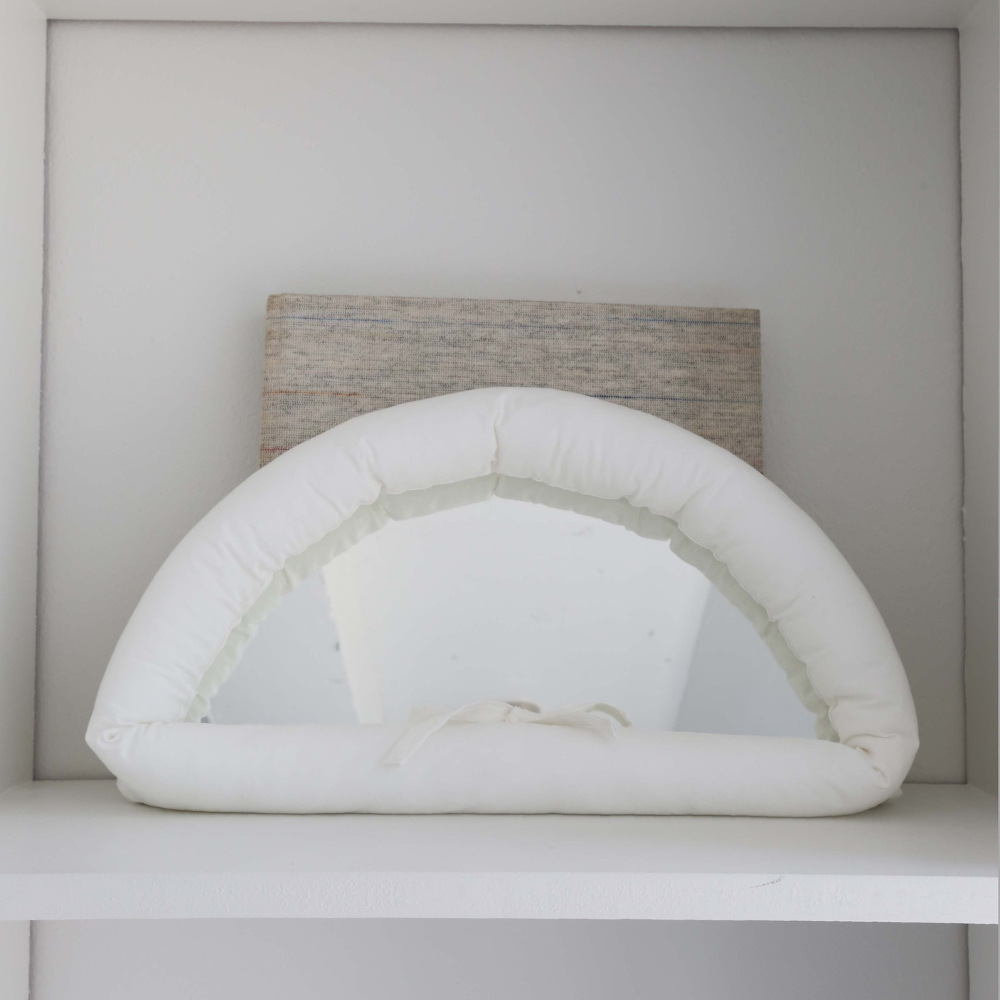 ハーフムーンクッションミラー (ホワイト) 