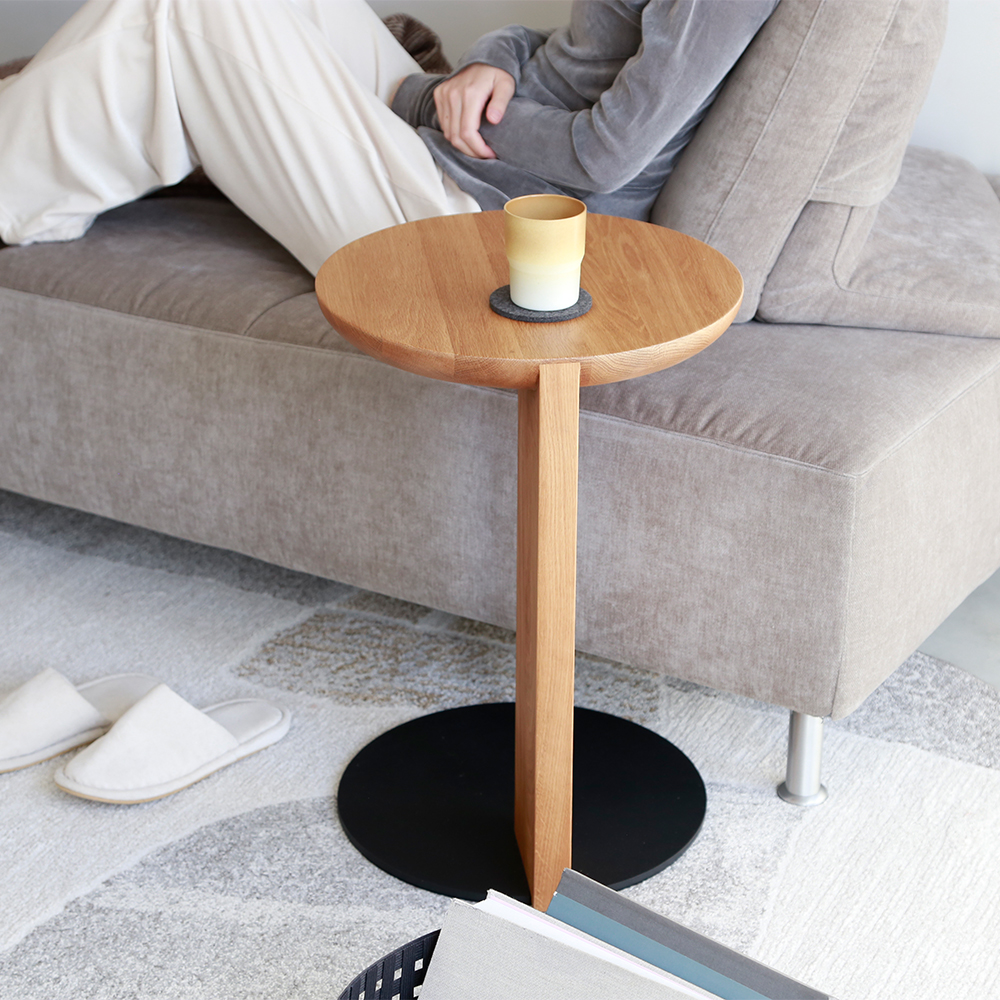 GUILD side table Light Oak-Black base 