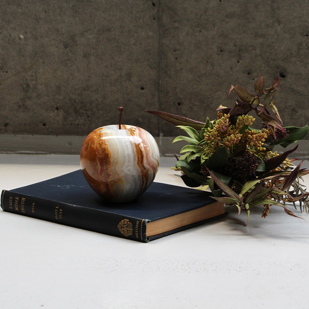 Marble Apple Stripe （マーブルアップル） ※天然石から作られている為、素地の色味や削り出し場所により同色の中でも色味に個体差がございます。