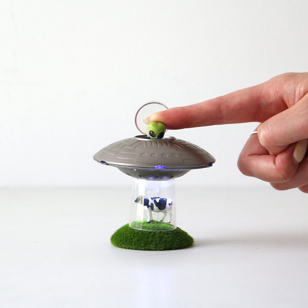 Toy & Book UFO Cow Abduction（UFOカウアブダクション） 