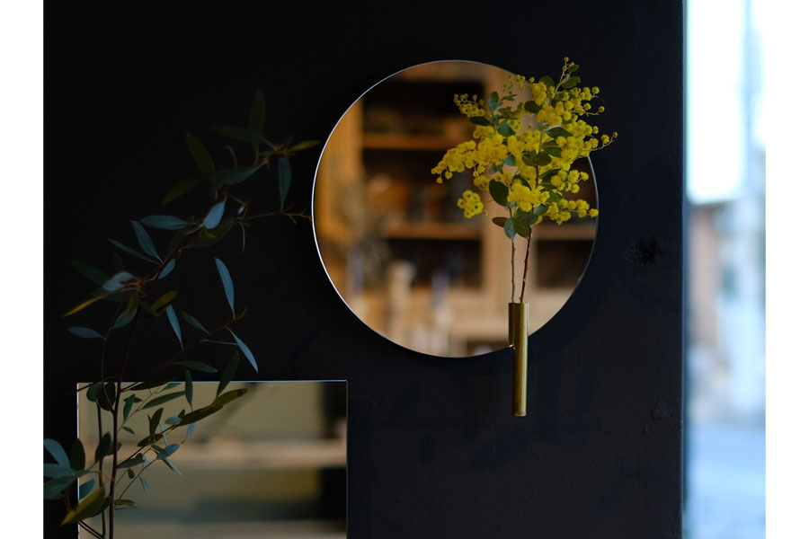 REINE float mirror S ROUND ラウンド　お花が飾れるミラーです。