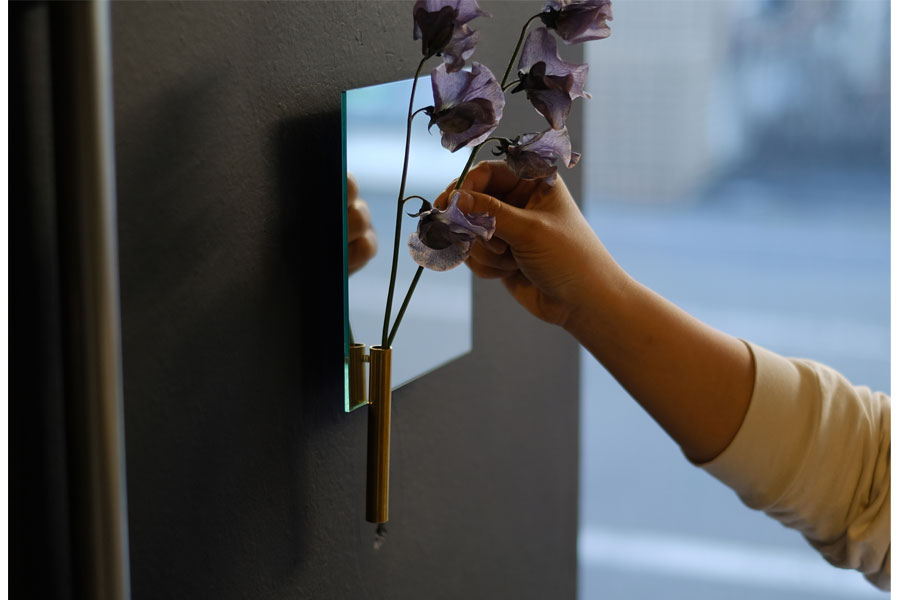 【廃番】REINE float mirror S SQUARE スクエア　お花が飾れるミラーです。