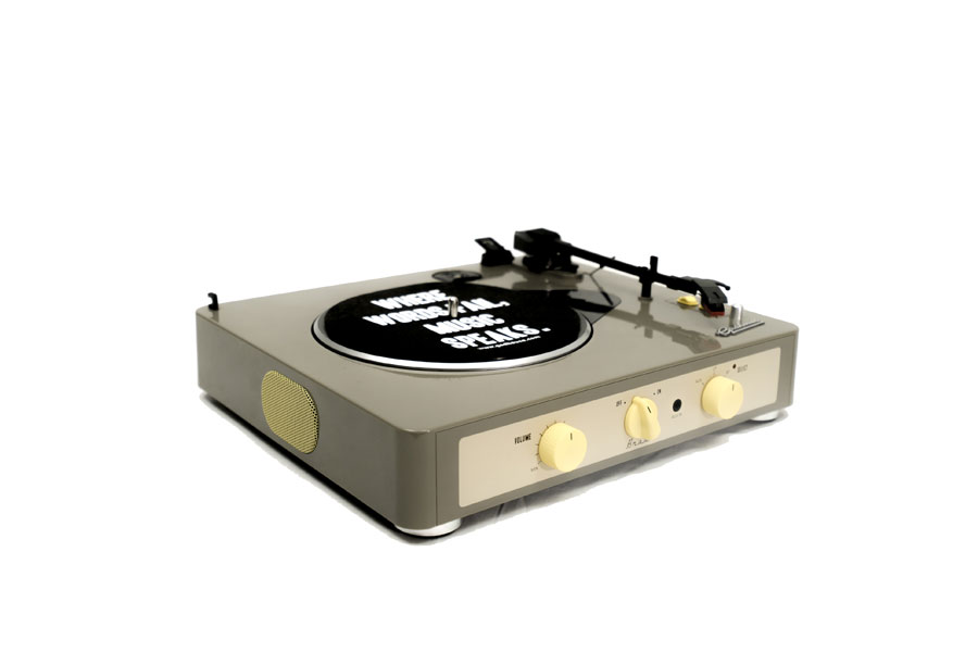 レコードプレーヤー レトロデザインスピーカー内蔵の通販 by