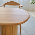 ウィルティック ハーフラウンド  ダイニングテーブル ヨコハギ無垢（ レッドオーク） 