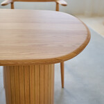 ウィルティック ハーフラウンド  ダイニングテーブル ヨコハギ無垢（ レッドオーク） 