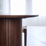 ウィルティック ハーフラウンド  ダイニングテーブル ヨコハギ無垢（ ウォールナット） 