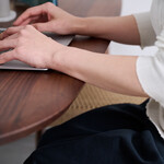 ウィルティック ハーフラウンド  ダイニングテーブル ヨコハギ無垢（ ウォールナット） 