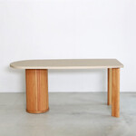 ウィルティック ハーフラウンド マティエラ塗装 ダイニングテーブル（レッドオーク脚） 