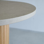 ウィルティック ハーフラウンド マティエラ塗装 ダイニングテーブル（レッドオーク脚） 