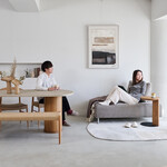 ウィルティック ハーフラウンド マティエラ塗装 ダイニングテーブル（レッドオーク脚） 