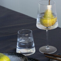 リフル　ワイングラス 左：リフル タンブラー