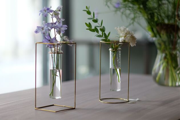 PIKE stand brass vase サークル 一輪挿しですが大振りのお花や少しの束を飾ることが可能です