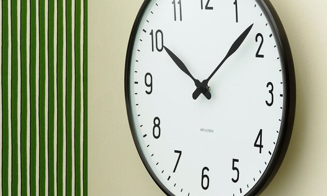 アルネ ヤコブセン ウォールクロック ステーション STATION / φ29cm ホワイト 43643 