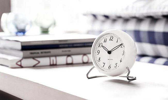 アルネ ヤコブセン テーブルクロック アラーム / LK ホワイト 43670 