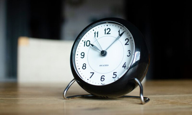 アルネ ヤコブセン テーブルクロック アラーム / ステーション 