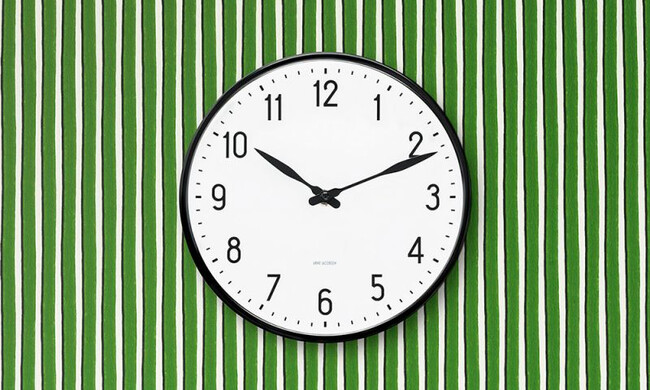 アルネ ヤコブセン ウォールクロック ステーション STATION / φ21cm ホワイト 43633 