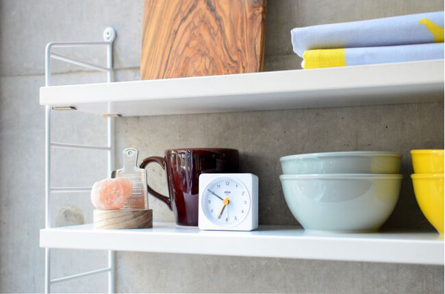 ブラウン クラシック アナログ アラームクロック / ホワイト BC02XW 