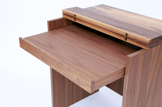 木の温もりに癒やされるPCデスク 