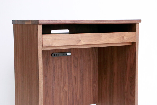 木の温もりに癒やされるPCデスク 