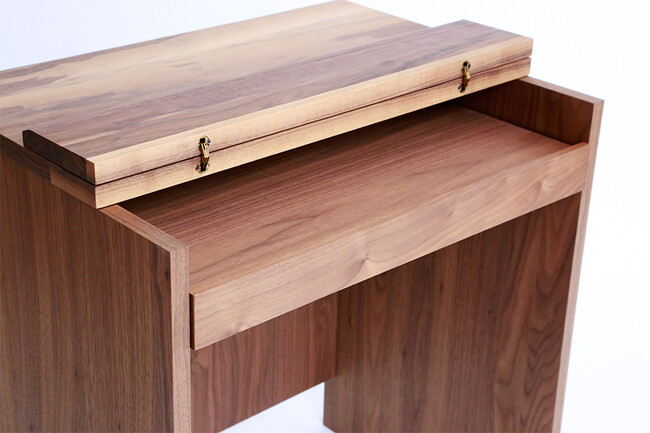 木の温もりに癒やされるPCデスク 