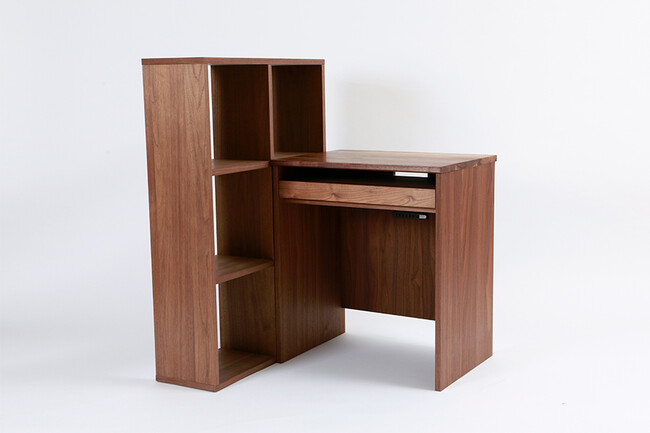 木の温もりに癒やされるPCデスク 