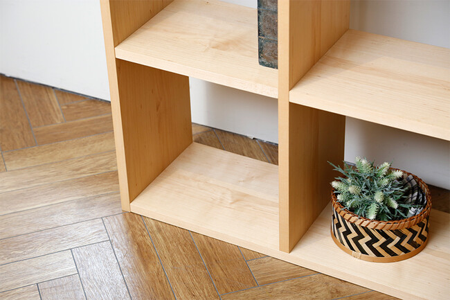 木の温もりに癒やされるシェルフ 