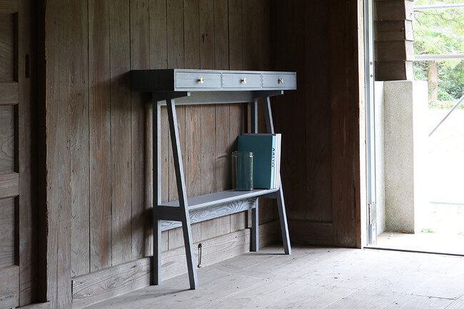 薄型コンパクトなコンソール 