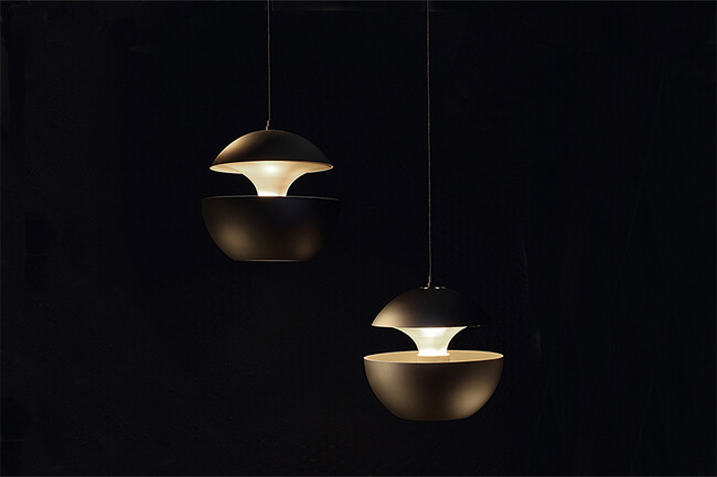 HERE COMES THE SUN（ヒア・カムズ・ザ・サン）250 ペンダントランプ ブラック/ホワイト 