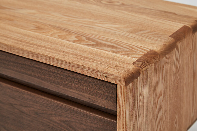 繊細で美しい無垢材のテレビボード（ライト） 