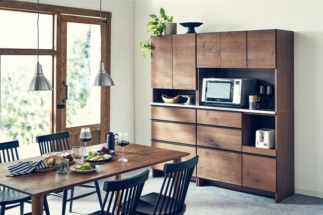 素材感を活かした本格派ダイニングボード 