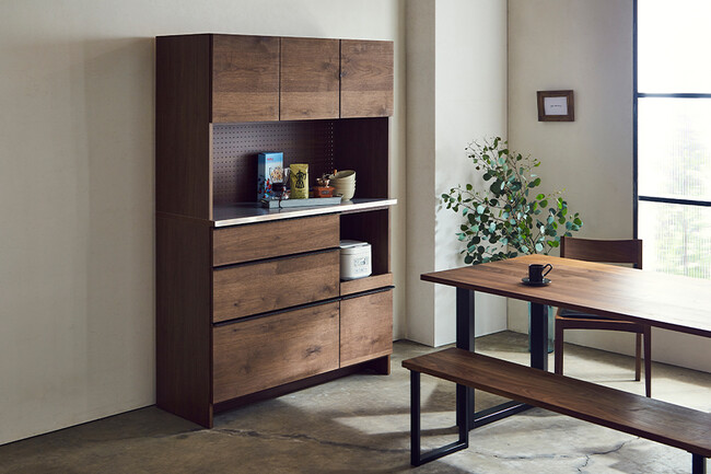 素材感を活かした本格派ダイニングボード 