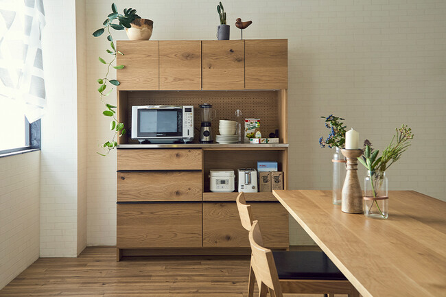 素材感を活かした本格派ダイニングボード 