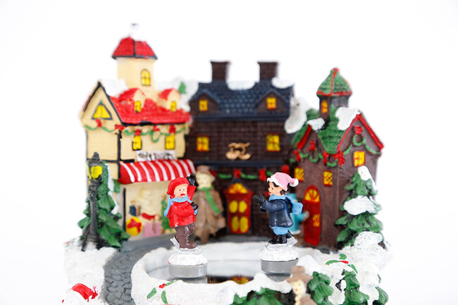 SKATING CHILDREN MUSIC BOX * 