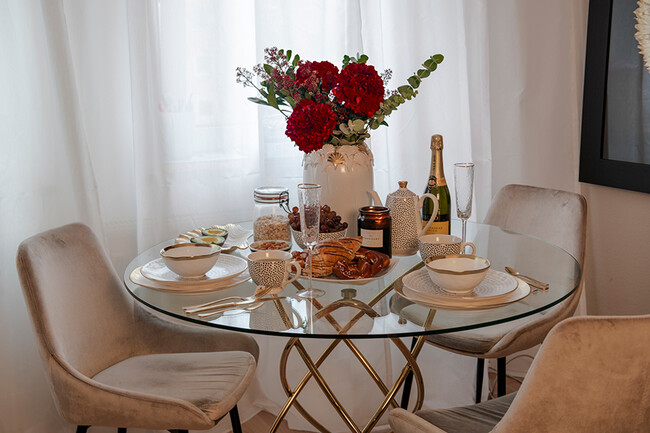 モレキュラーゴールド O120cm ダイニングテーブル 