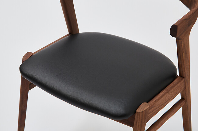 go（ゴウ）アームチェア  WN ウレタン塗装（PVC） 