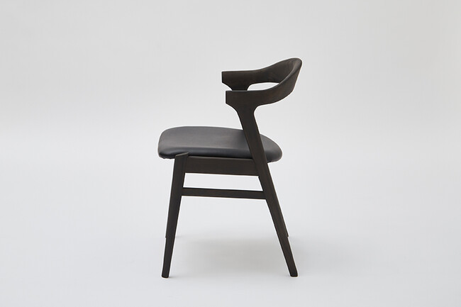 go（ゴウ）アームチェア  OAK インクブラック（PVC） 