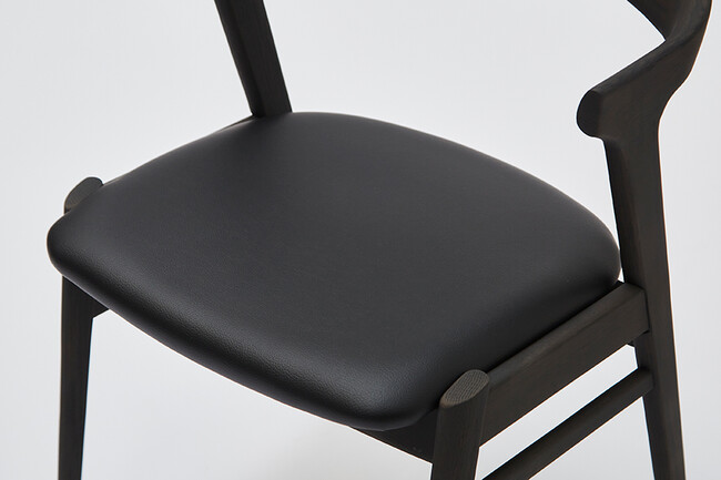 go（ゴウ）アームチェア  OAK インクブラック（PVC） 