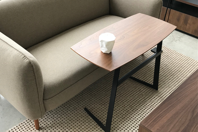 ソファに差し込んで使えるサイドテーブル 80cm 