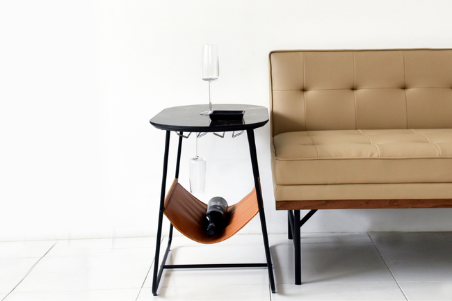 収納付きのモダンなサイドテーブル 