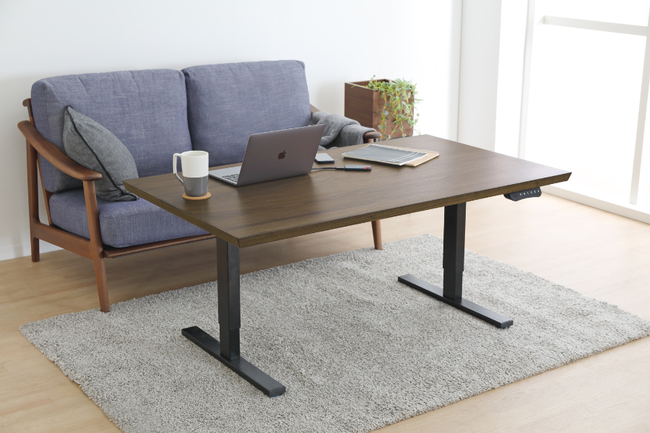 すっきり脚の昇降式リビングテーブル 