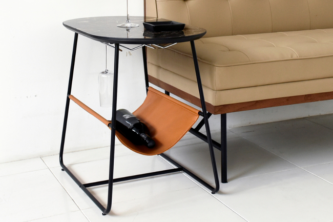 収納付きのモダンなサイドテーブル 