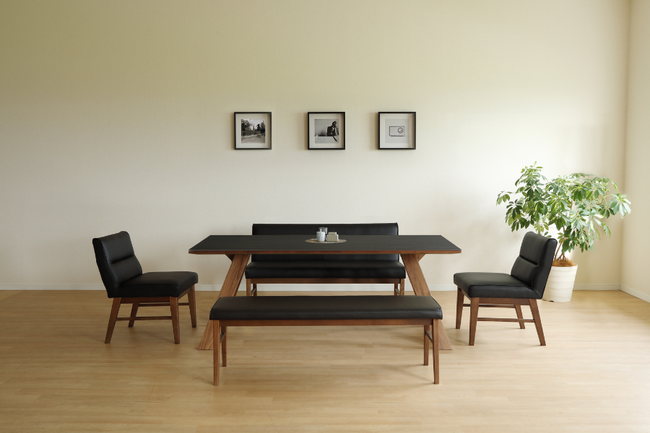 高級感のあるセラミック天板のダイニングテーブル 