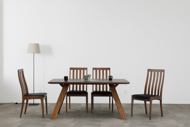 高級感のあるセラミック天板のダイニングテーブル 