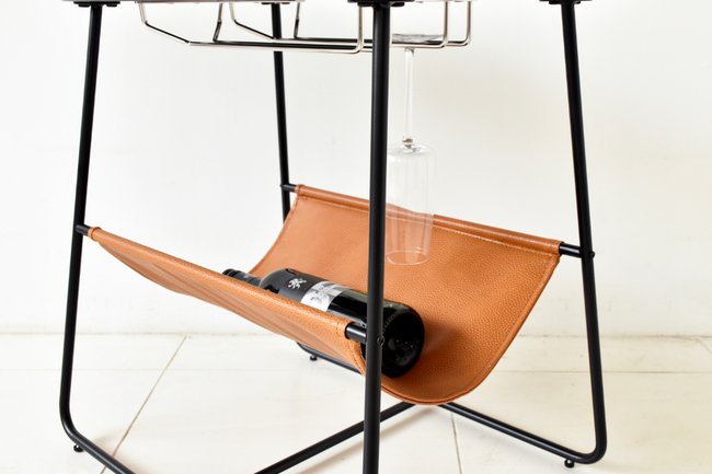 収納付きのモダンなサイドテーブル 