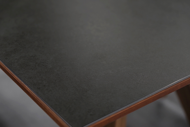 高級感のあるセラミック天板のダイニングテーブル 