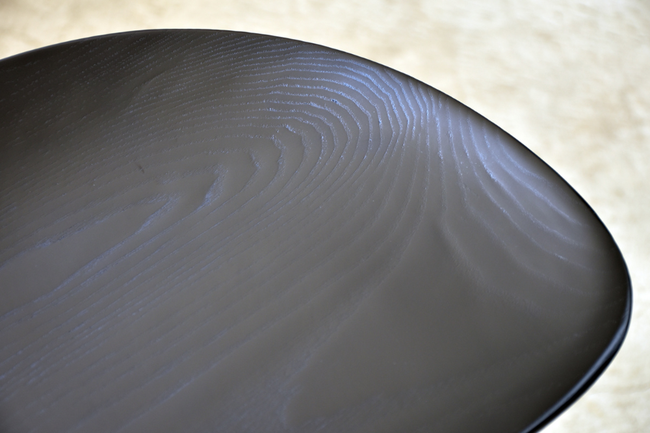 異素材の組み合わせが美しいハイチェア 