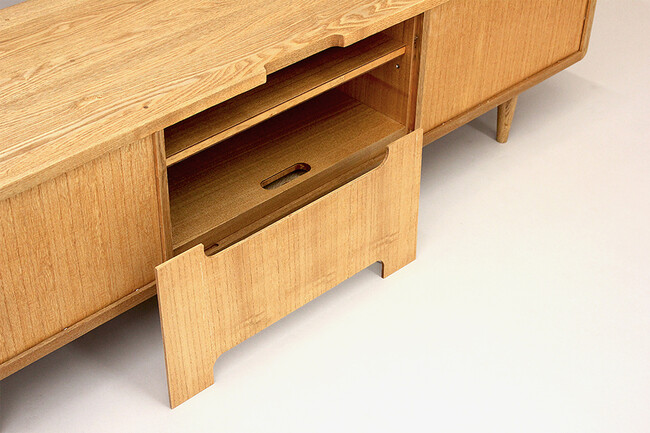 繊細で美しい無垢材のテレビボード（ライト） 