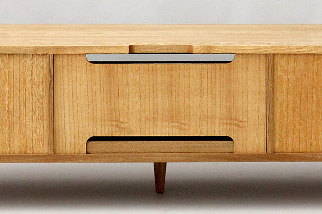 繊細で美しい無垢材のテレビボード（ライト） 