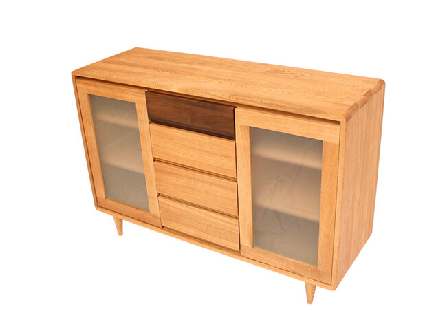 繊細で美しい無垢材のサイドボード 