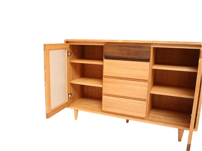 繊細で美しい無垢材のサイドボード 